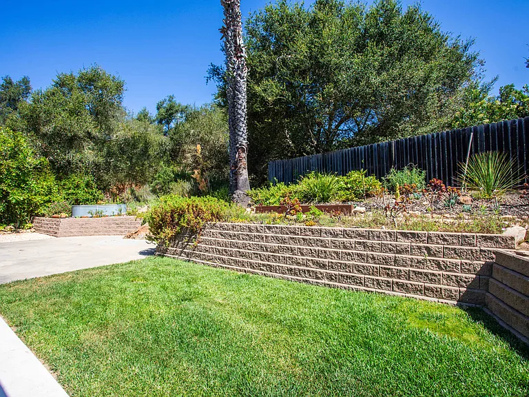 733 Circle Dr — Photo 16