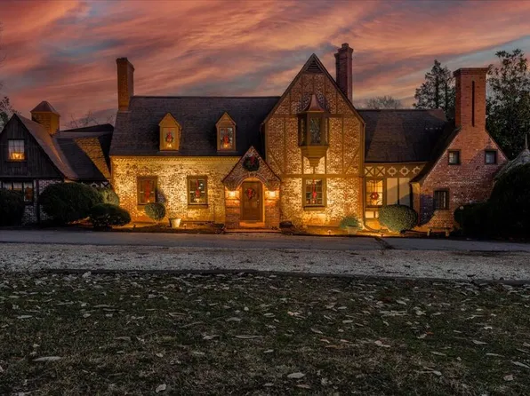 1670 Church St, Appomattox, VA 24522