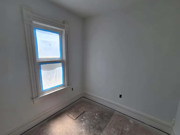 Cosy, sunny and private separate office off dining room. New oak floor will be installed.