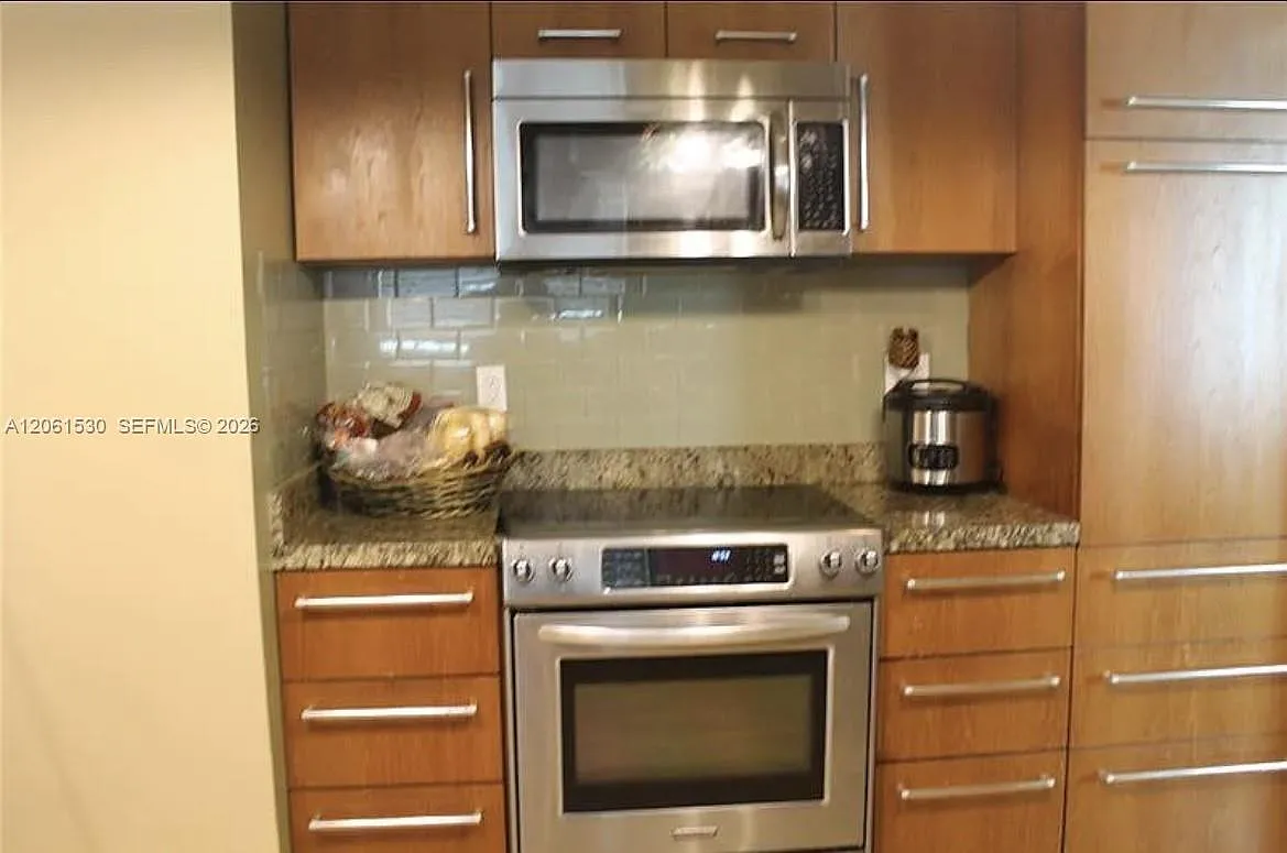 4 bed, 3.5 bath, $5,600 — Photo 2