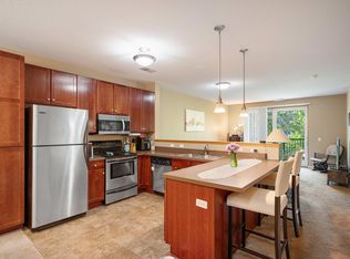 1070 Grandview Ct NE APT 200, Columbia Heights, MN 55421