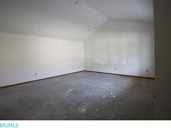 5th image of 822 Hickory Hl