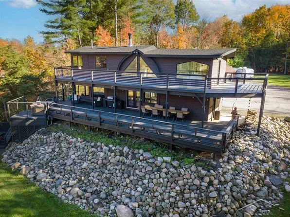 801 E Edenville Lake Dr, Hope, MI 48628