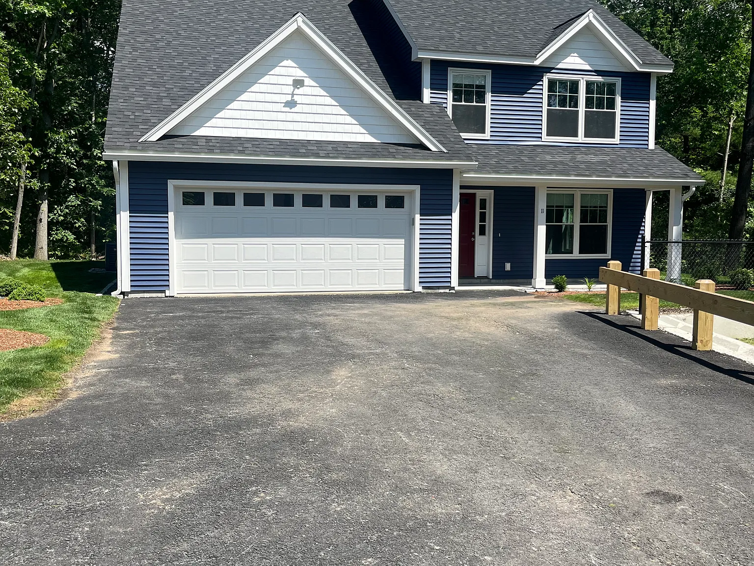 3 bed, 2.5 bath, 2100 sqft, $4,200 — Photo 1