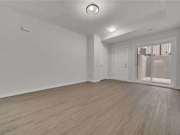 25 Isherwood Ave #B21 — Photo 7