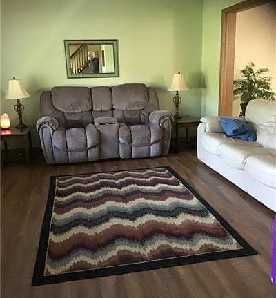 5th image of 9815 Roberts Dr