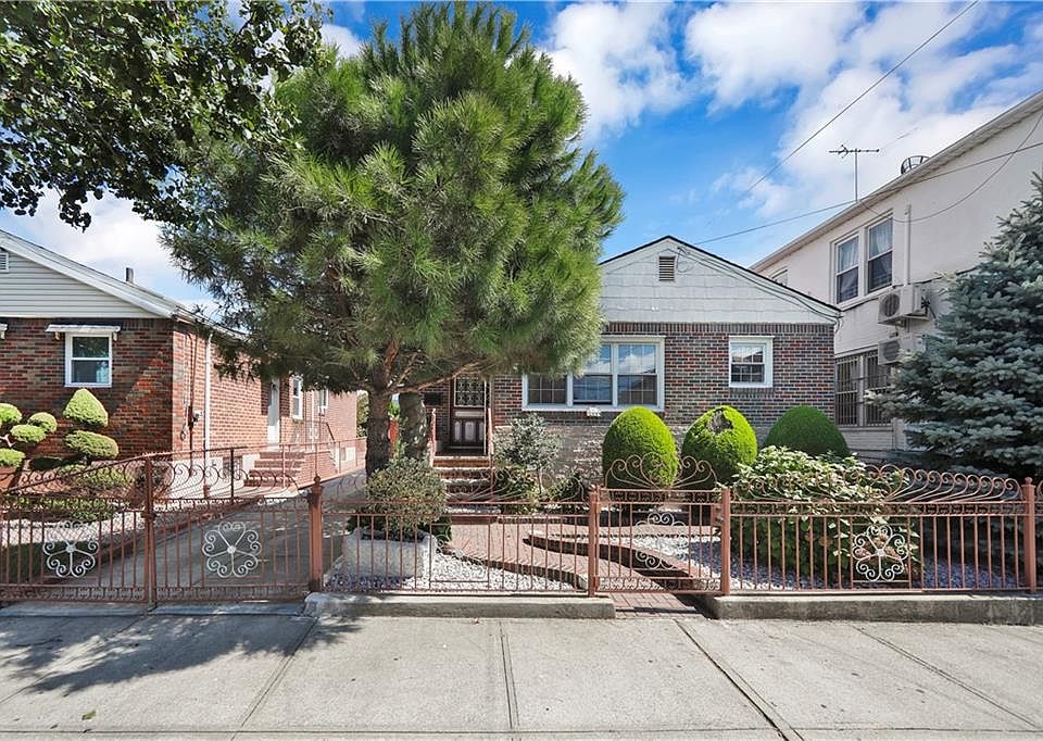 1st image of 2421 W 1st St