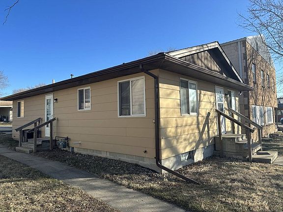 3rd image of 302 W 1st St