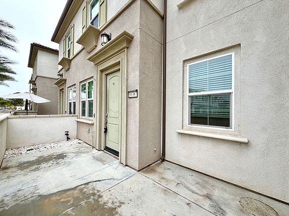 3rd image of 30387 Town Square Dr
