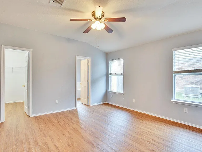 1002 Remington Dr — Photo 20