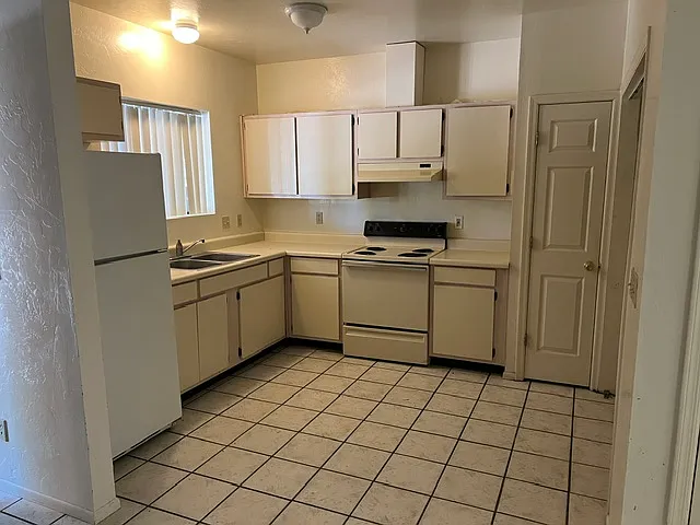 2 bed, $1,075 — Photo 2