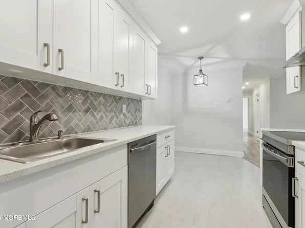 59 Amberly Drive #G, Manalapan, NJ 07726
