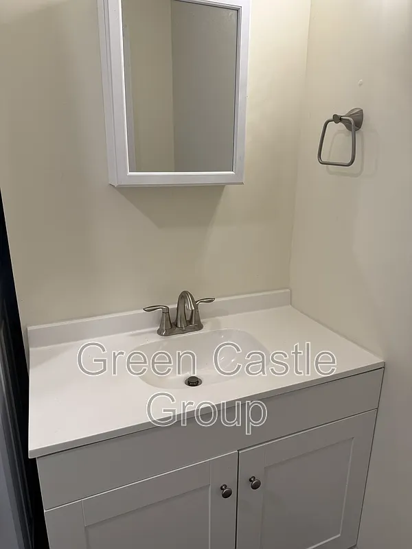 3 bed, 1.0 bath, $2,700 — Photo 4