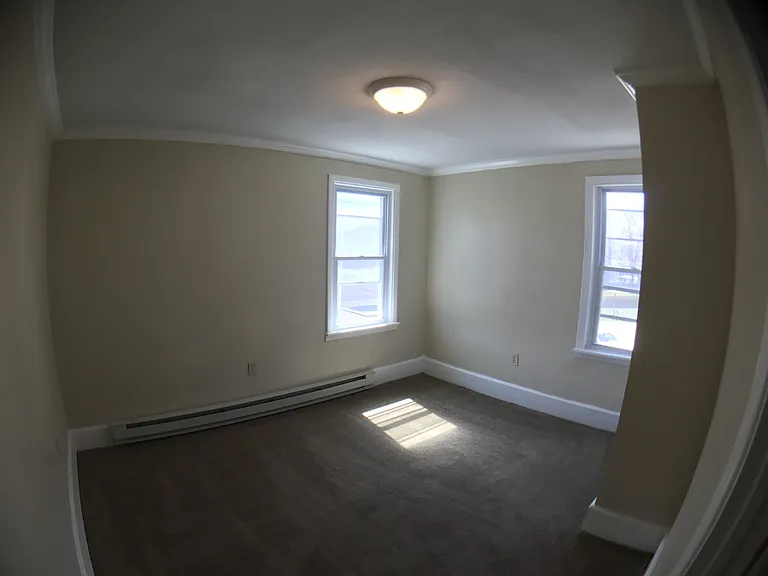 562-564 E Maiden St — Photo 10