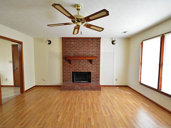 5th image of 401 Ironwood Ln