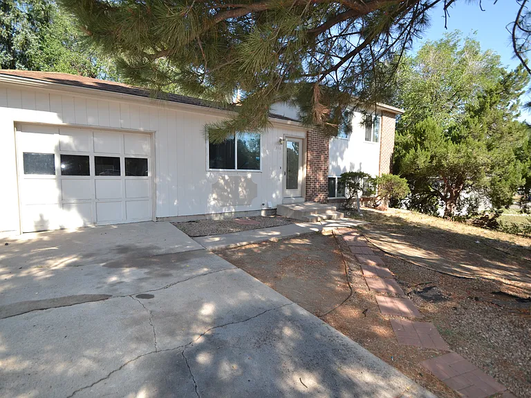 316 Poe Pl — Photo 2