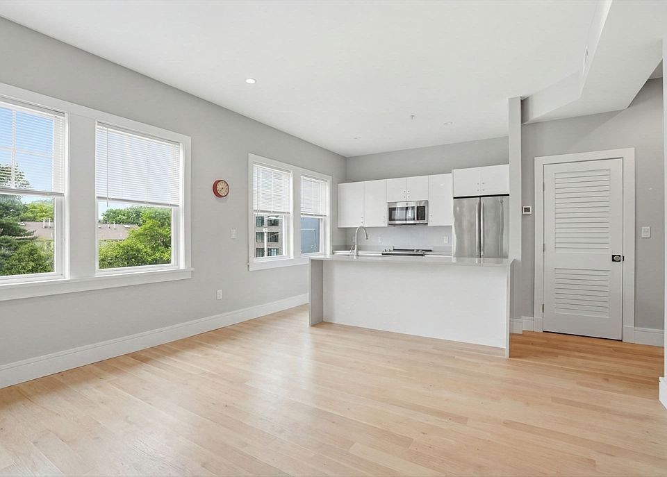 1st image of 717 Centre St