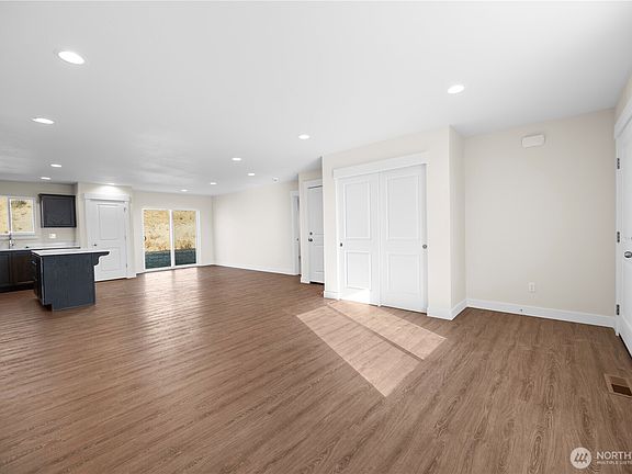 5th image of 2339 Noah Street SE