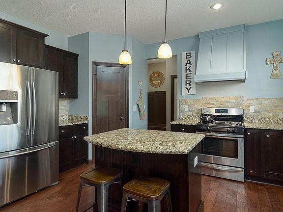 Welcome home! This home has all the finishes you've been looking for. Open concept is perfect for preparing meals and entertaining.