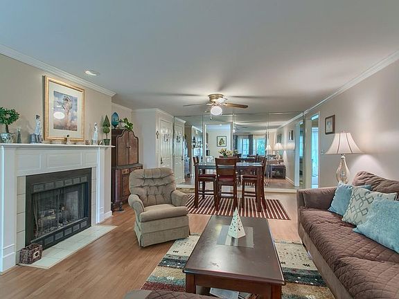 2nd image of 6 Essex Green Ln #B