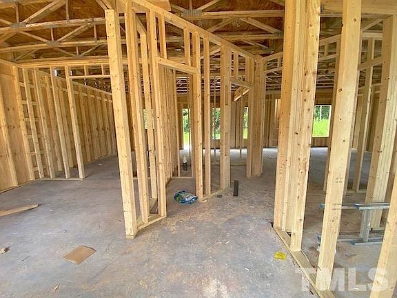 5th image of 554 Fallingbrook Dr