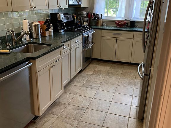 5th image of 18 W Custis Ave #1