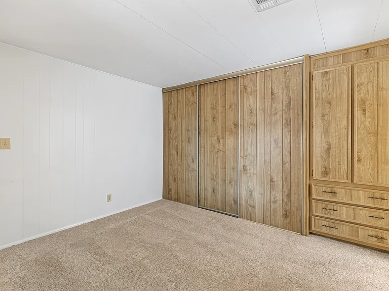 5223 E Lindstrom Ln — Photo 17