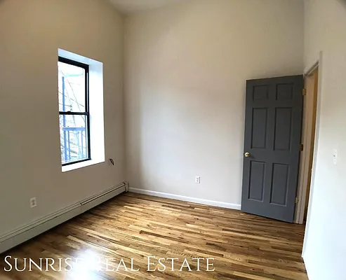 Rented by Sunrise Real Estate | media 27