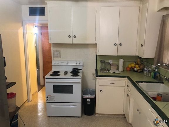 4th image of 772 Woodward Ave