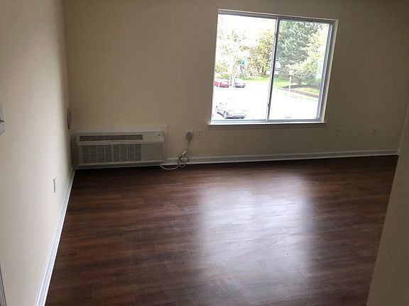 3rd image of 24 Norwich Pl #22