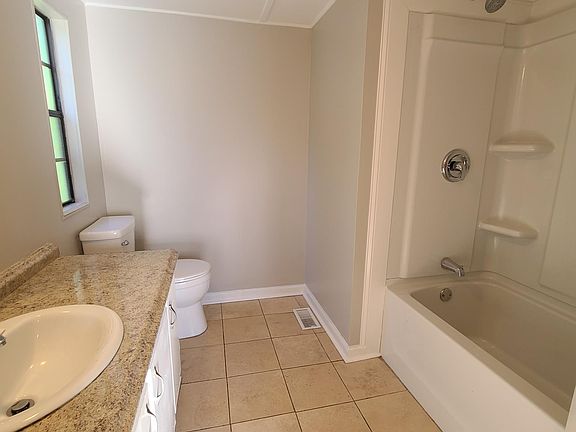 5th image of 302 2nd St