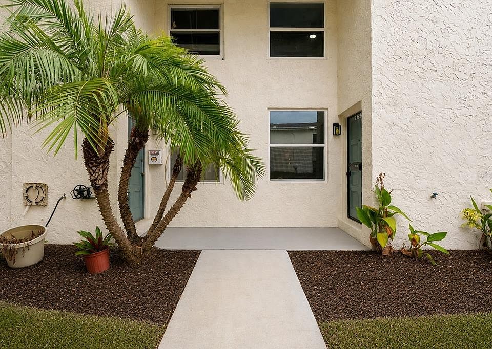 1st image of 4223 LA PALMA COURT