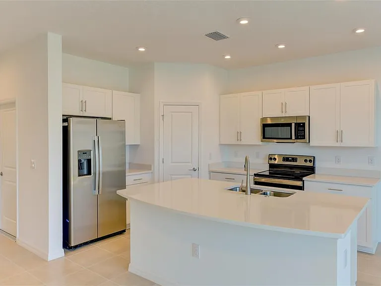 5744 Haven Ter — Photo 8