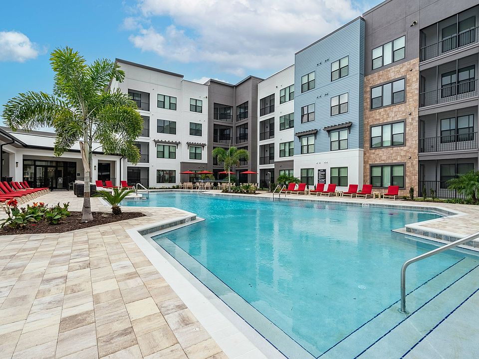 The Pointe at Lakewood Ranch 55+ Active Adult Apartment Homes 8925