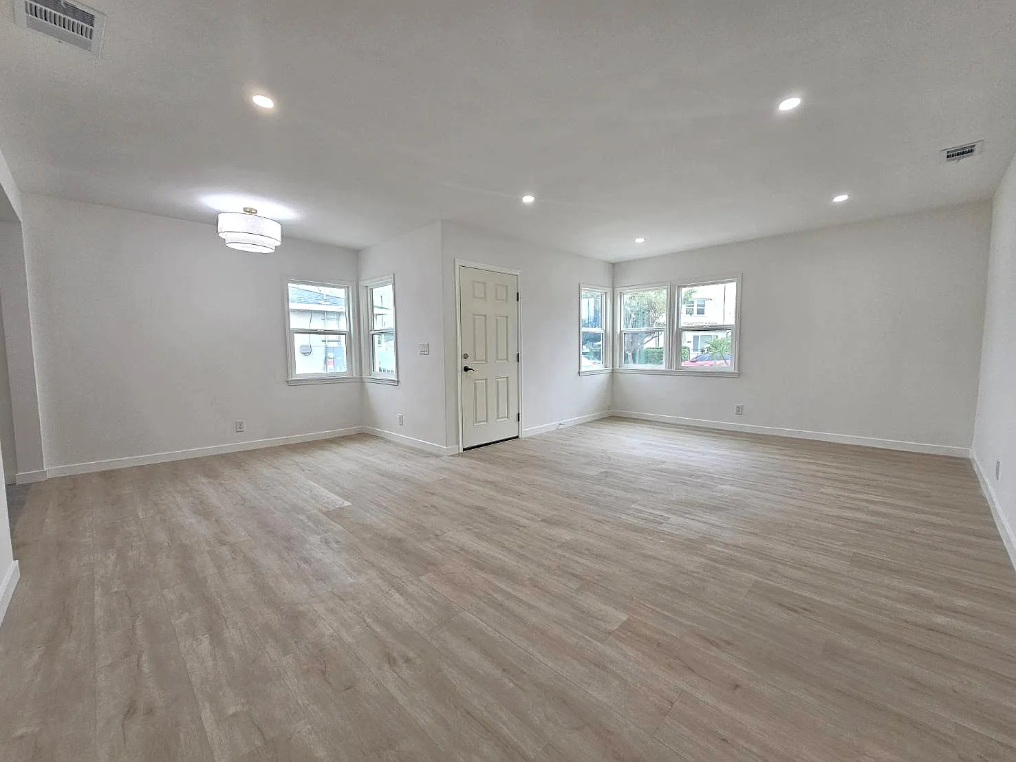 2 bed, 1032 sqft, $2,700 — Photo 4