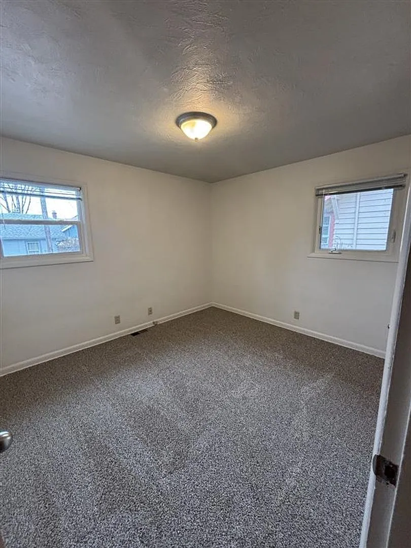 1031-1033 Saginaw St S Salem, OR 97302 — Photo 4