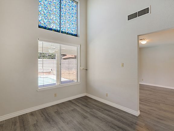 4th image of 6440 Vinecrest Ave