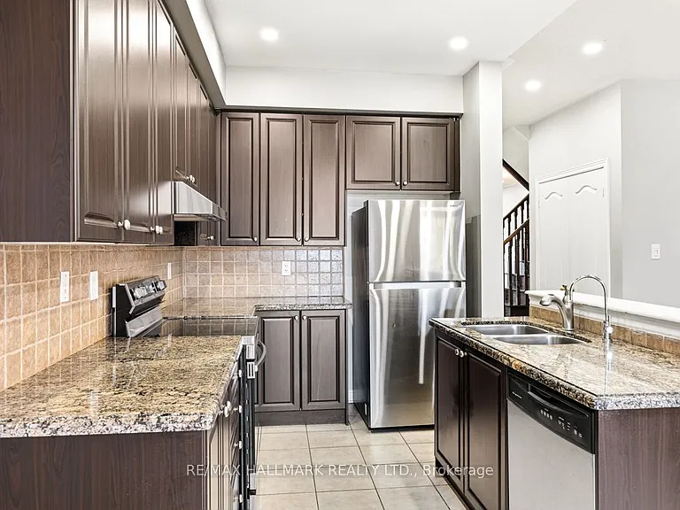 33 Tomabrook Cres — Photo 10