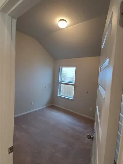 348 Gaida Loop — Photo 4