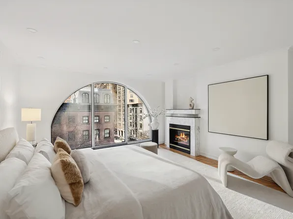 132 East 36th Street image 2 of 21