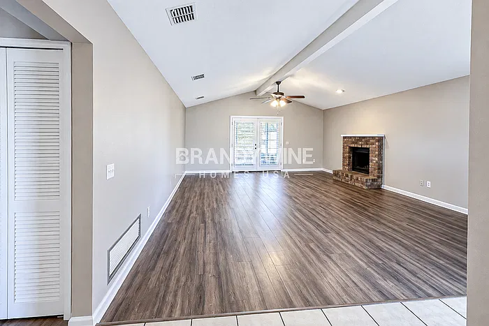 3 bed, 2.0 bath, 1584 sqft, $1,925 — Photo 4