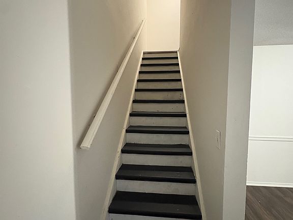 2nd image of 122 Carriage Pl APT 1