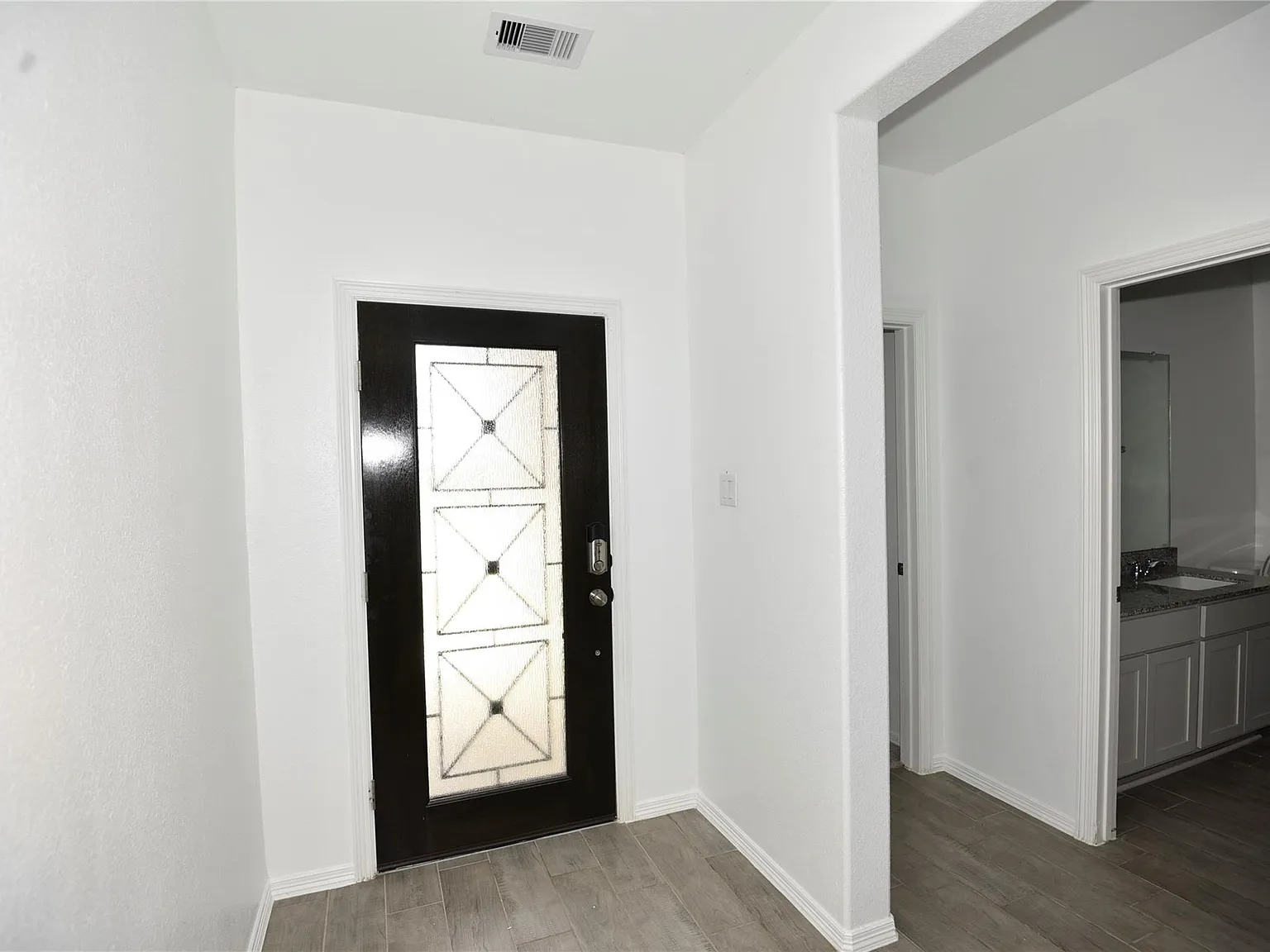 4 bed, 2.0 bath, 2032 sqft, $2,350 — Photo 3