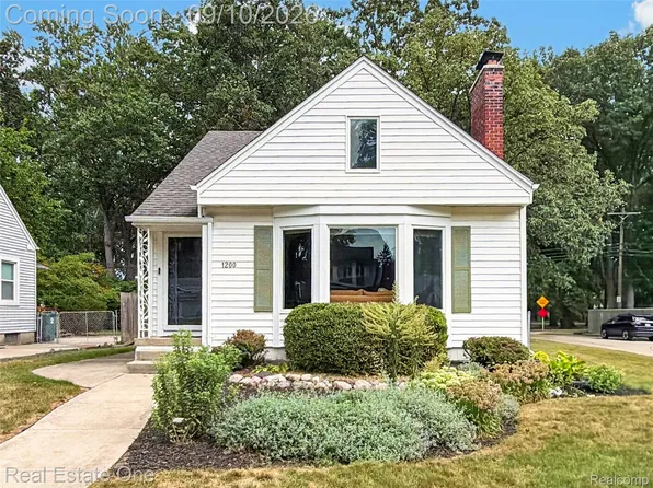 1200 N Vermont Ave, Royal Oak, MI 48067