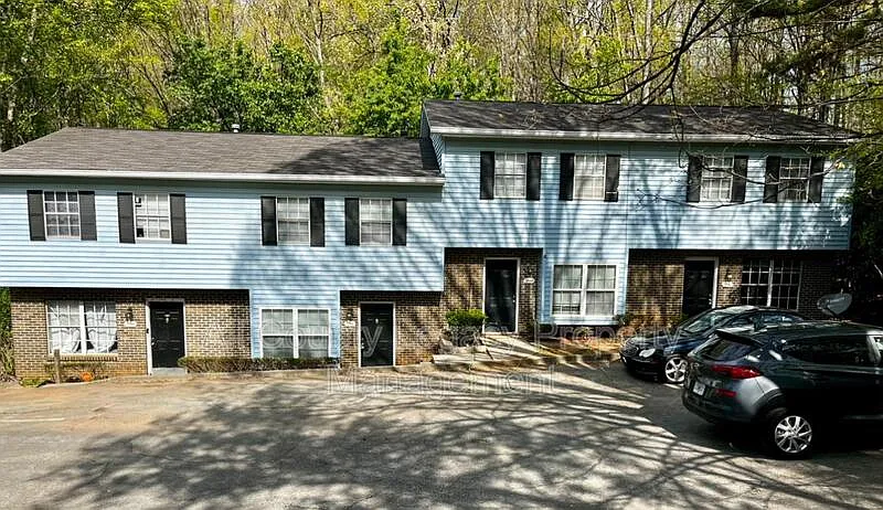 2942 Spruce Cir