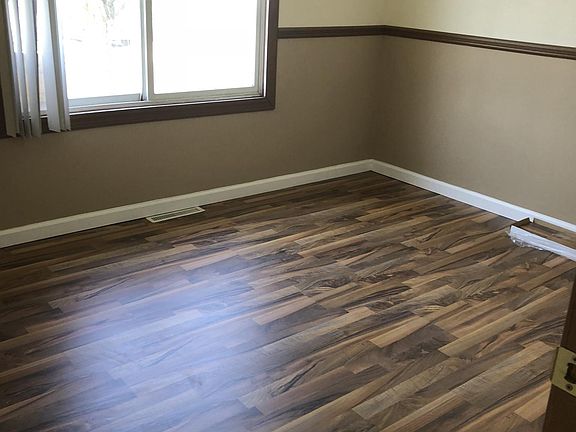 BR1. New laminate floor, new paint