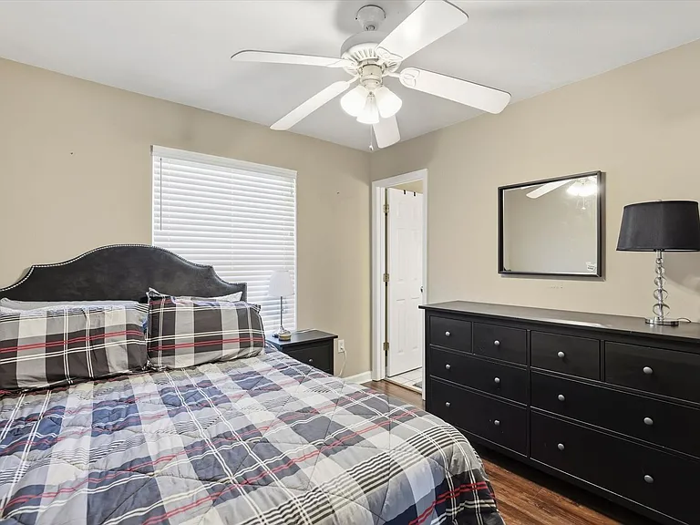 990 W Brevard St — Photo 39