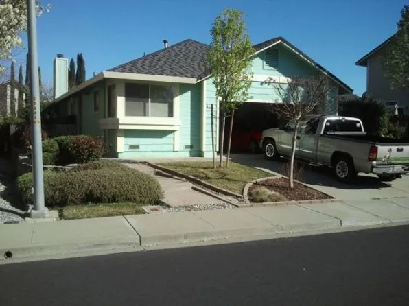 213 Paris Way, Vacaville, CA 95687