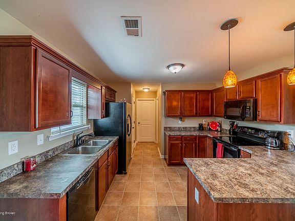 5th image of 434 Berger Farm Dr