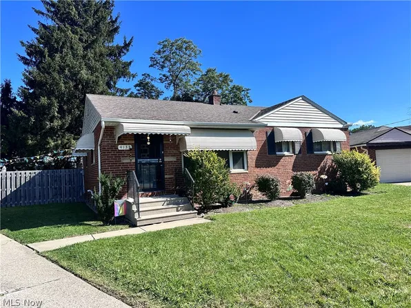 4133 Busa Oval, Cleveland, OH 44128